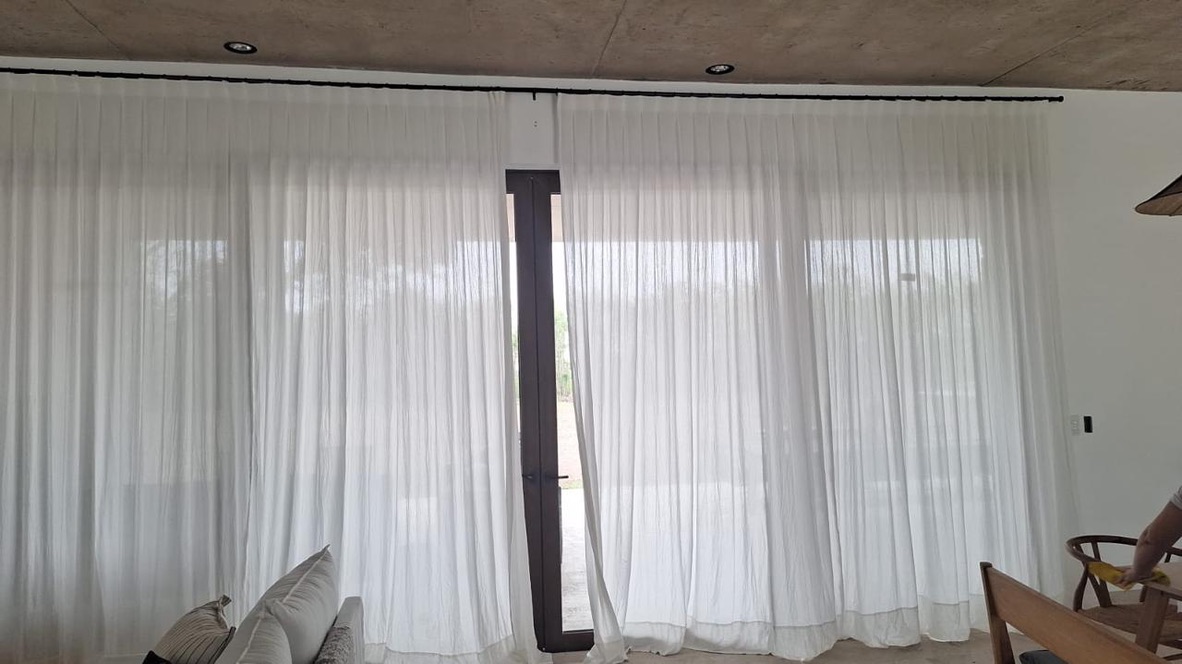 Cortinas piso a techo en living